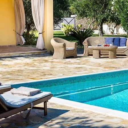 Villa Sleeps 6 Pool Air Con Wifi Karavomylos