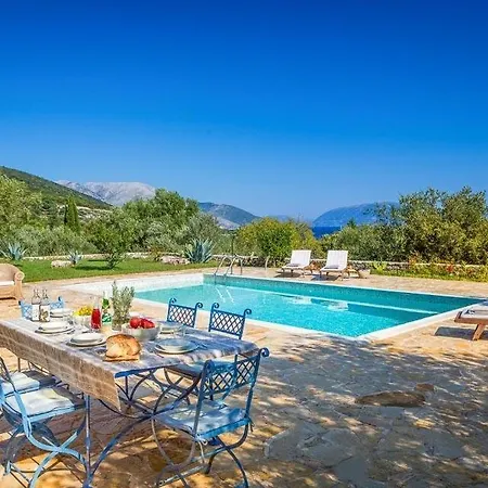 Sleeps 6 Pool Air Con Wifi Villa