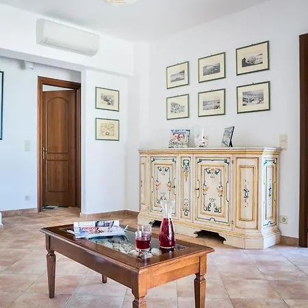 Sleeps 6 Pool Air Con Wifi Karavomylos