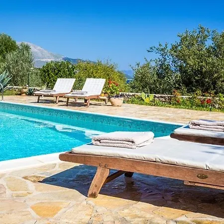 Sleeps 6 Pool Air Con Wifi Villa