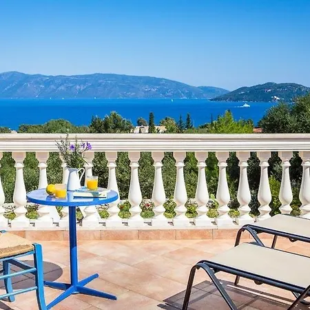 Sleeps 6 Pool Air Con Wifi * Karavomylos