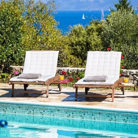 Sleeps 6 Pool Air Con Wifi Villa Karavomylos