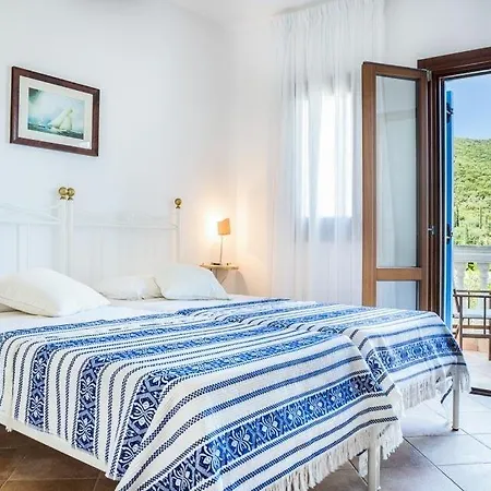 Sleeps 6 Pool Air Con Wifi Karavomylos